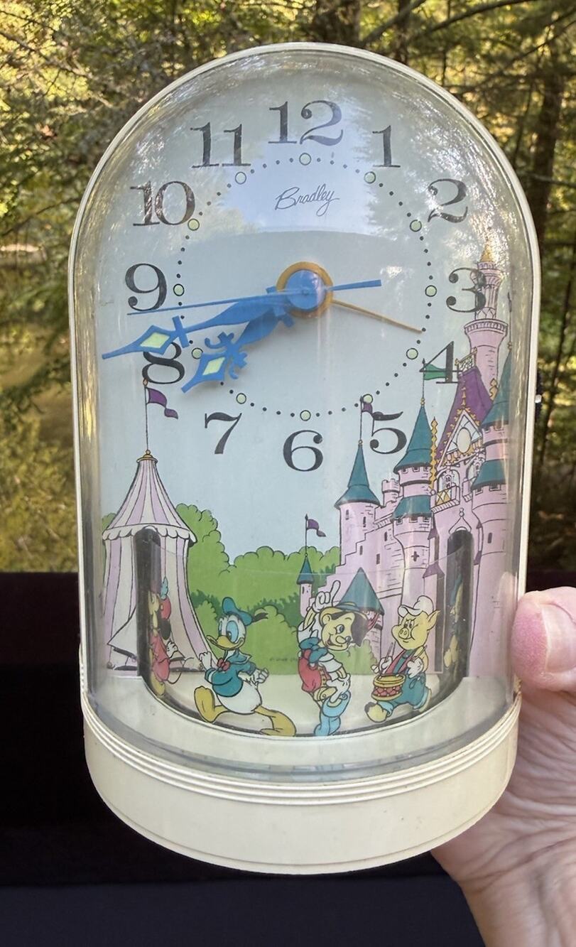 Vtg Bradley Disney Mickey Mouse Wind-Up animated Music alarm clock Parade Works!